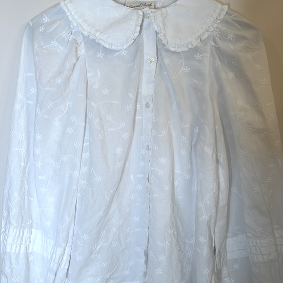 Universal Thread White Eyelet Collared Blouse. - Picture 4 of 4